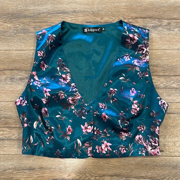 Allegra K Tops - Allegra K Women's Floral Green Vest Size Medium